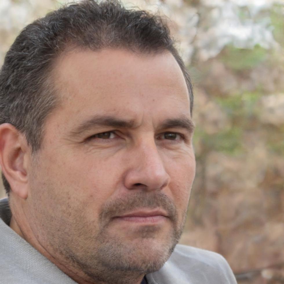 Porträt von Lennart Voss, Gründer und Bildungsleiter bei helixarilova